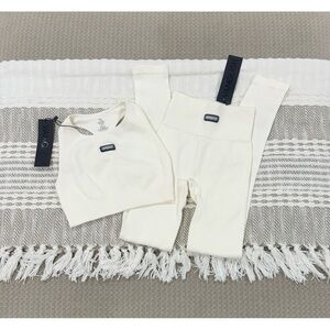 VANQUISH RIBBED SEAMLESS MARSHMALLOW LEGGING AND SPORTS BRA